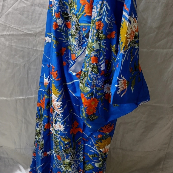 VTG KIMONO Excellent Quality Robe Made in Japan Blue floral SILK - Picture 2 of 10